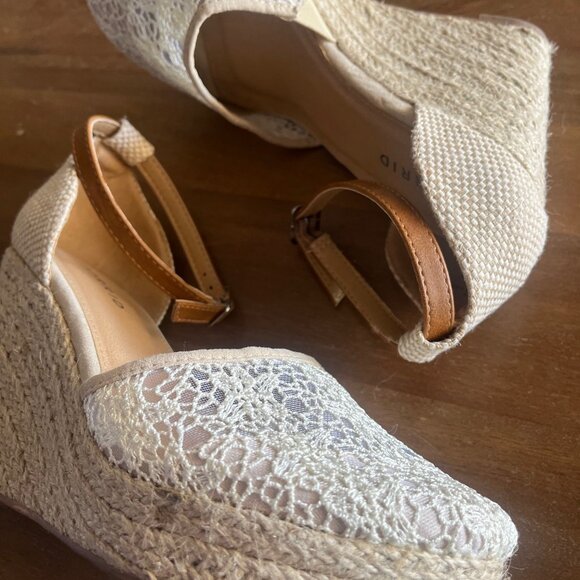 Torrid Cream Ivory Lace Espadrille Wedge Heels Size 8W Ankle Strap 4.5" Platform - Picture 4 of 11